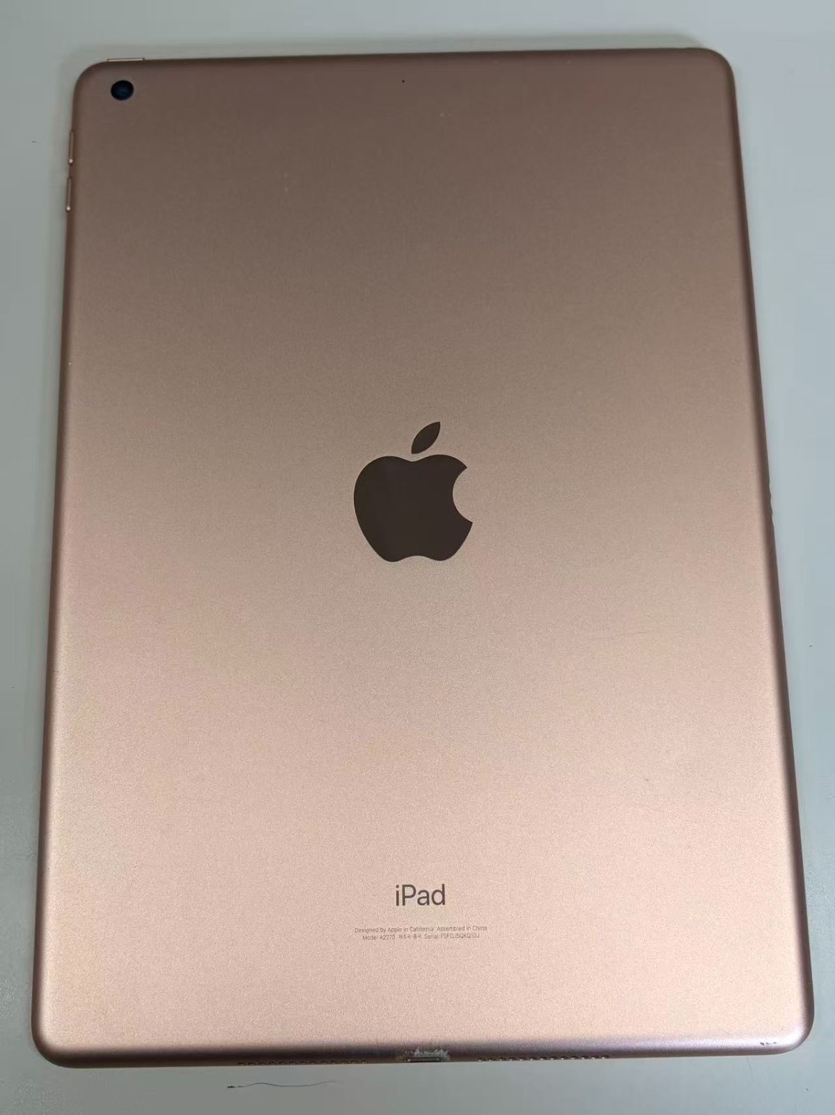 iPad 第8世代 128GB ゴールド 訳アリ品 - メルカリ