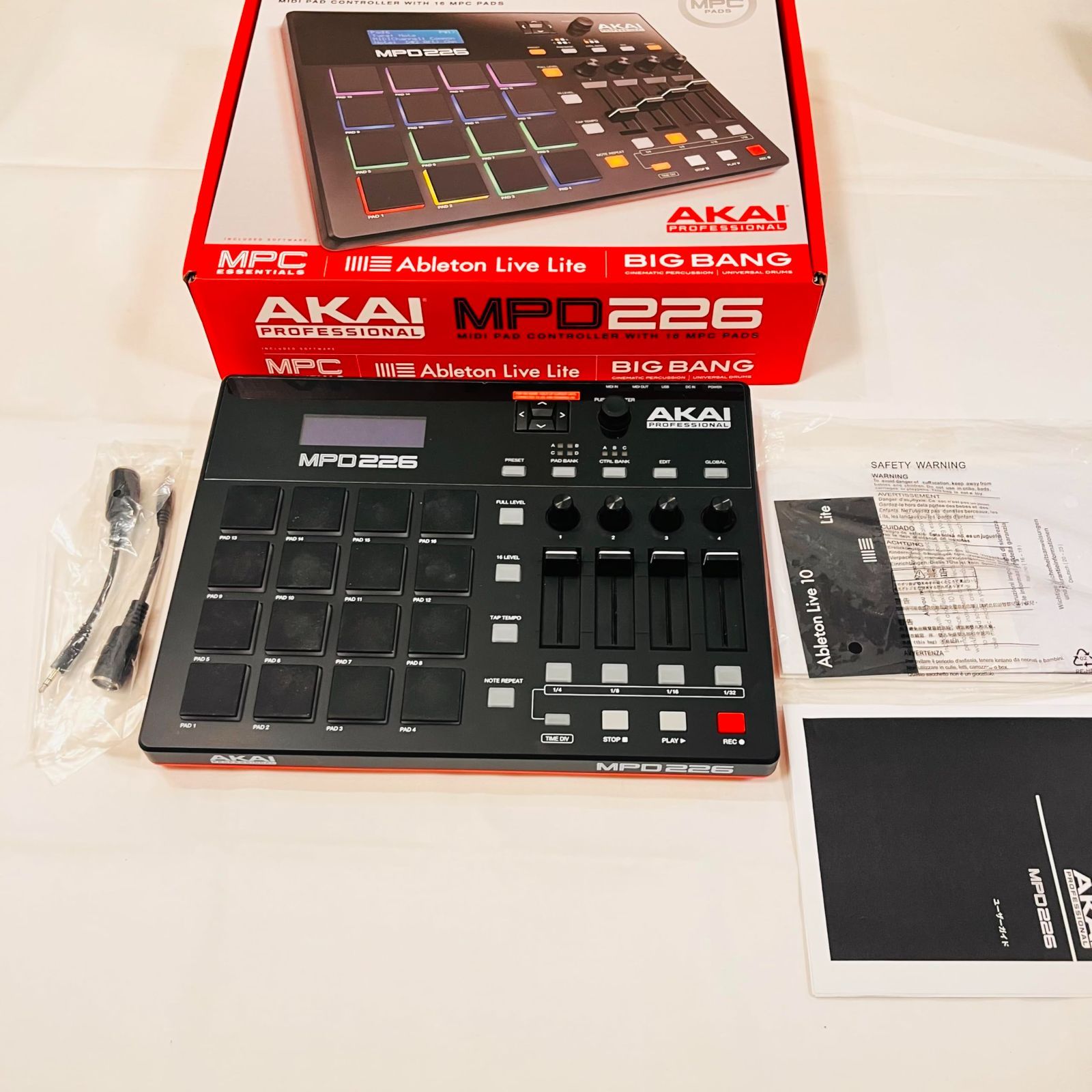 Akai Professional USB MIDIコントローラー MPD226 No2827 - メルカリ