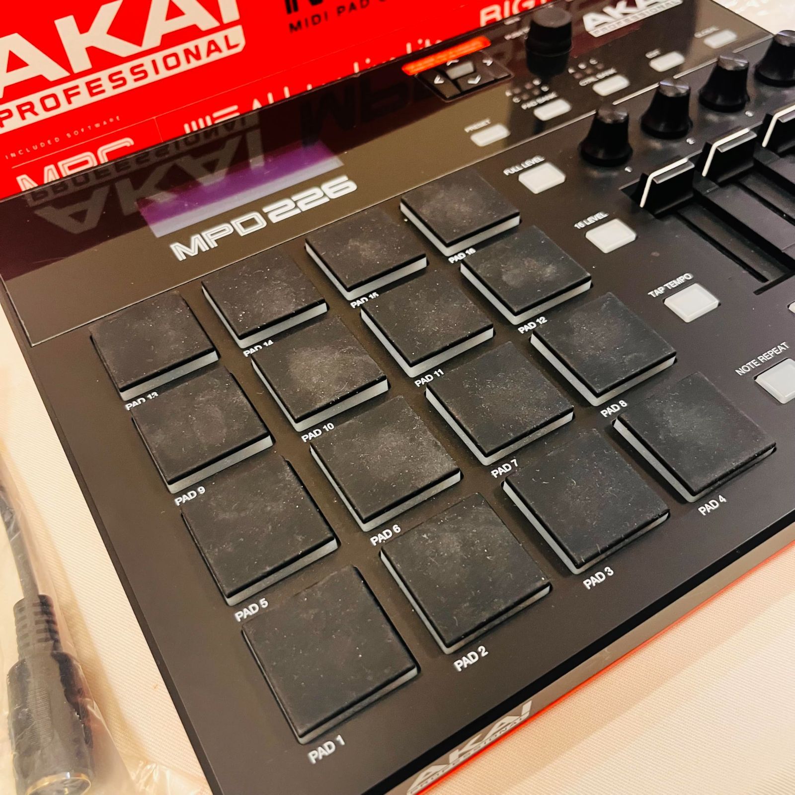 Akai Professional USB MIDIコントローラー MPD226 No2827 - メルカリ