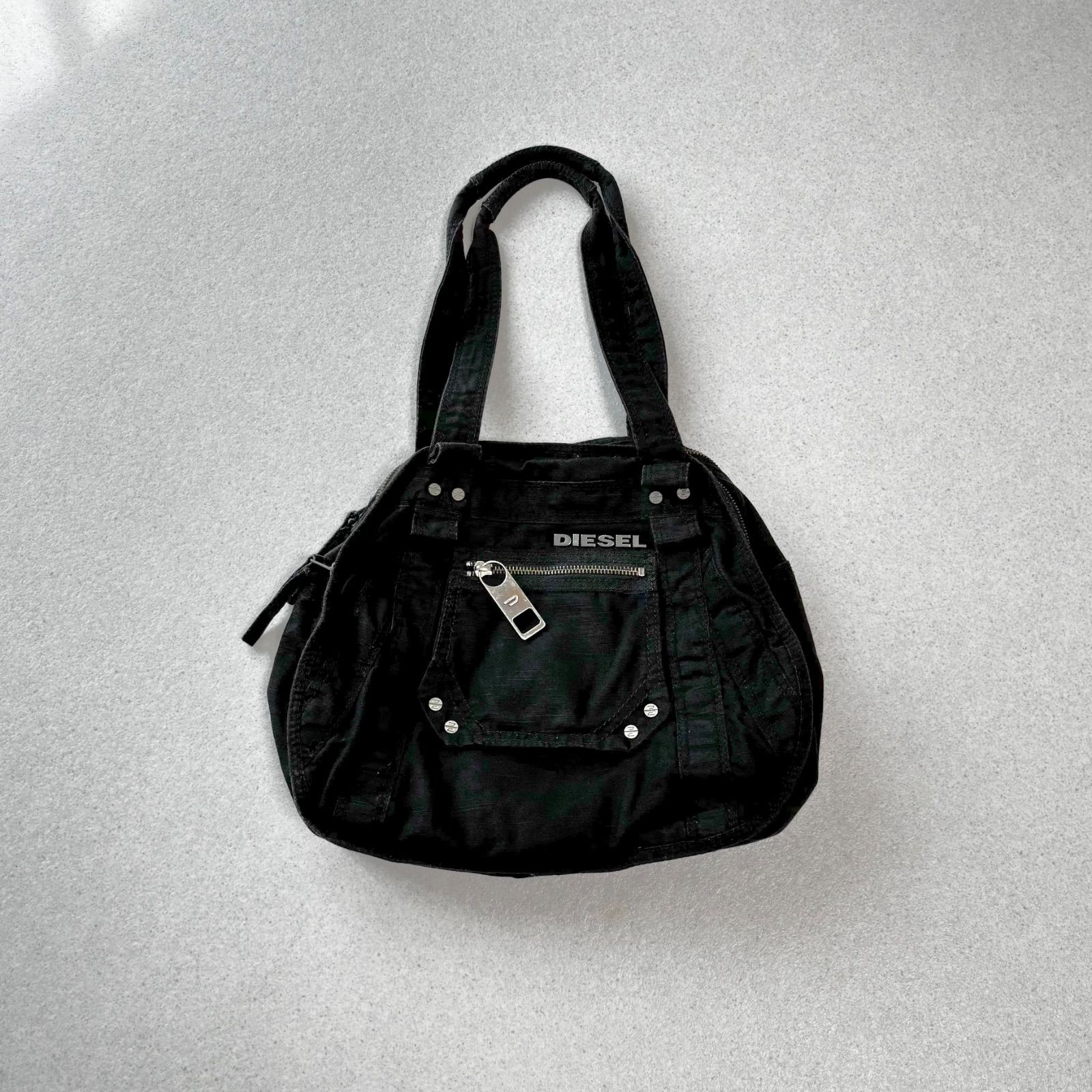 diesel メタルロゴ　ハンドバッグ　デニム　archive 日本の直営店舗 DIESEL ハンドバッグ archive メタルロゴ ブラック系
