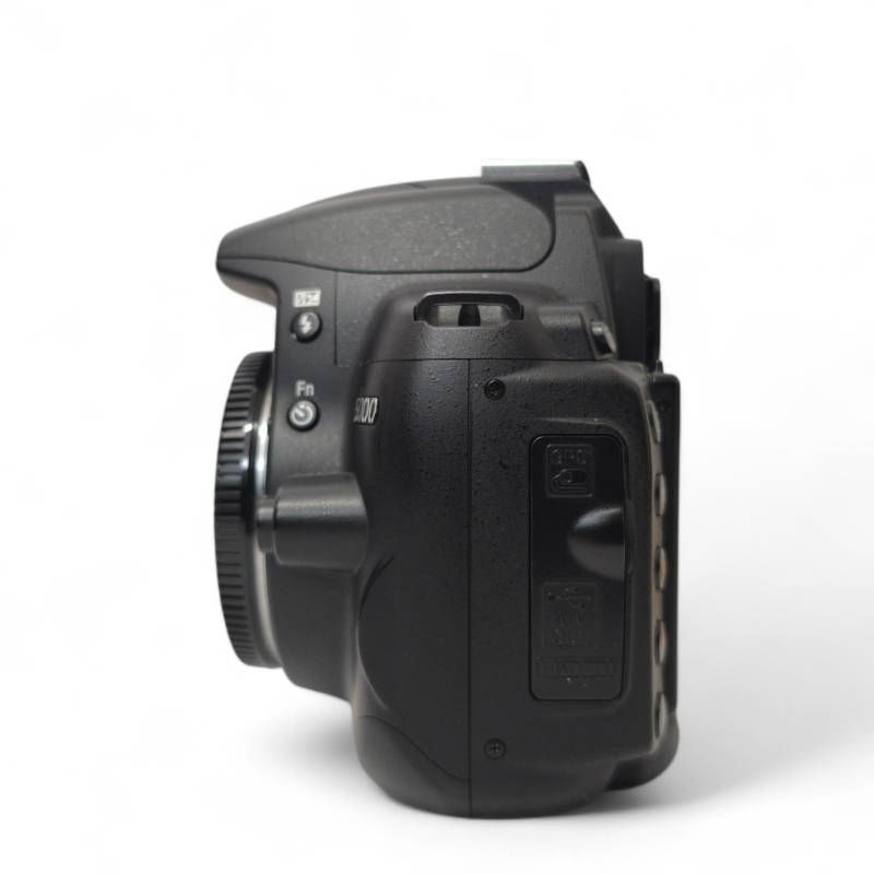 カメラ 【ショット数極少】Nikon ニコン D5000 デジタル一眼レフ