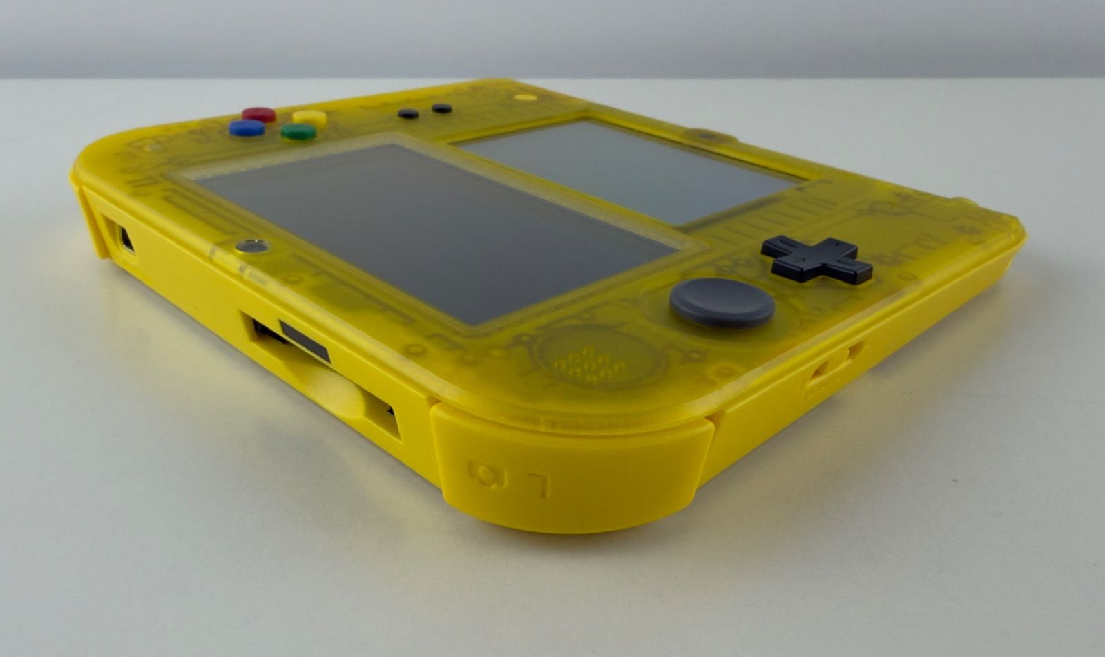 ほぼ新品 ニンテンドー 2DS ピカチュウ 任天堂 イエロー 本体 ポケモン