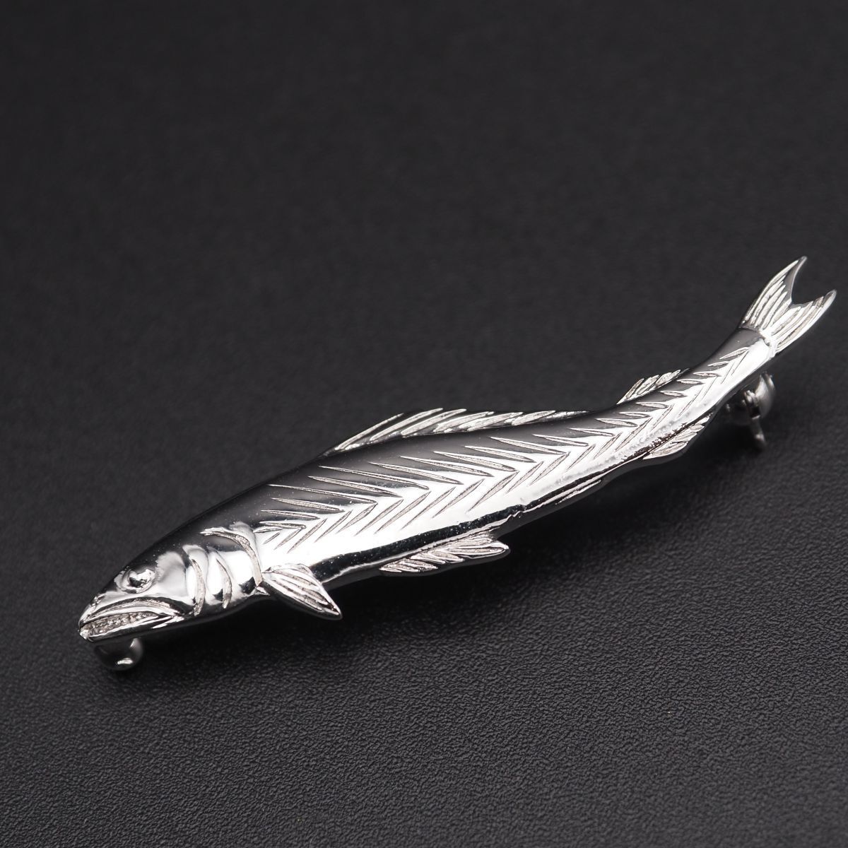 V310 ヴィンテージ SILVER刻印 ブローチ 魚 フィッシュ デザイン
