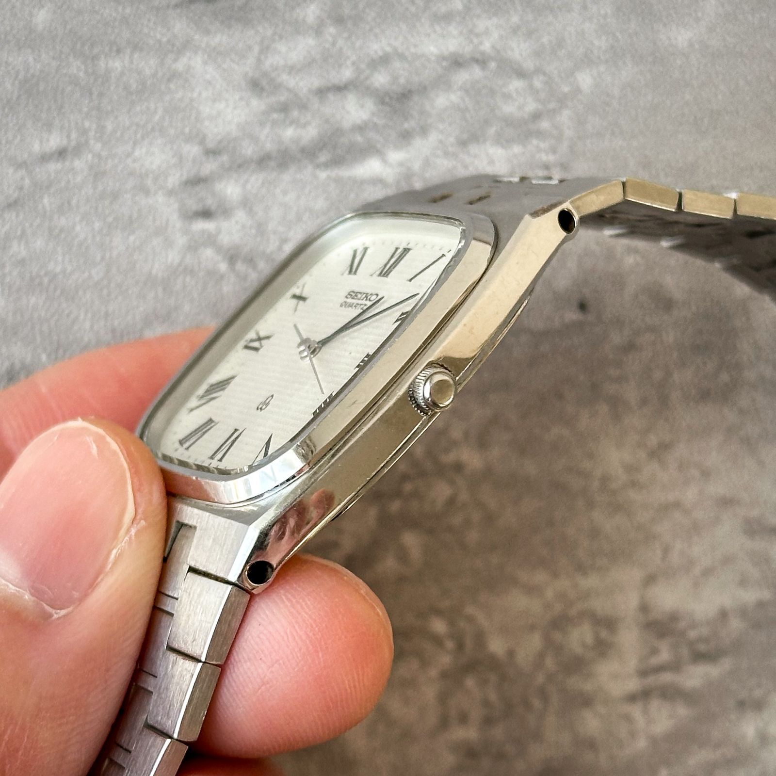 SEIKO クォーツ スクエアケース ローマンインデックス メンズ腕時計