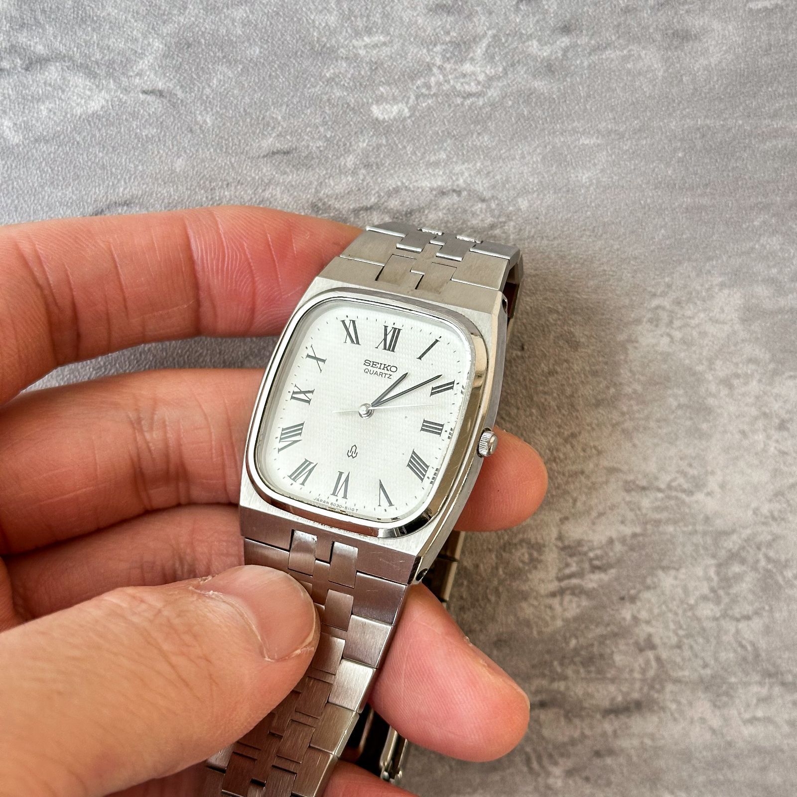 SEIKO クォーツ スクエアケース ローマンインデックス メンズ腕時計