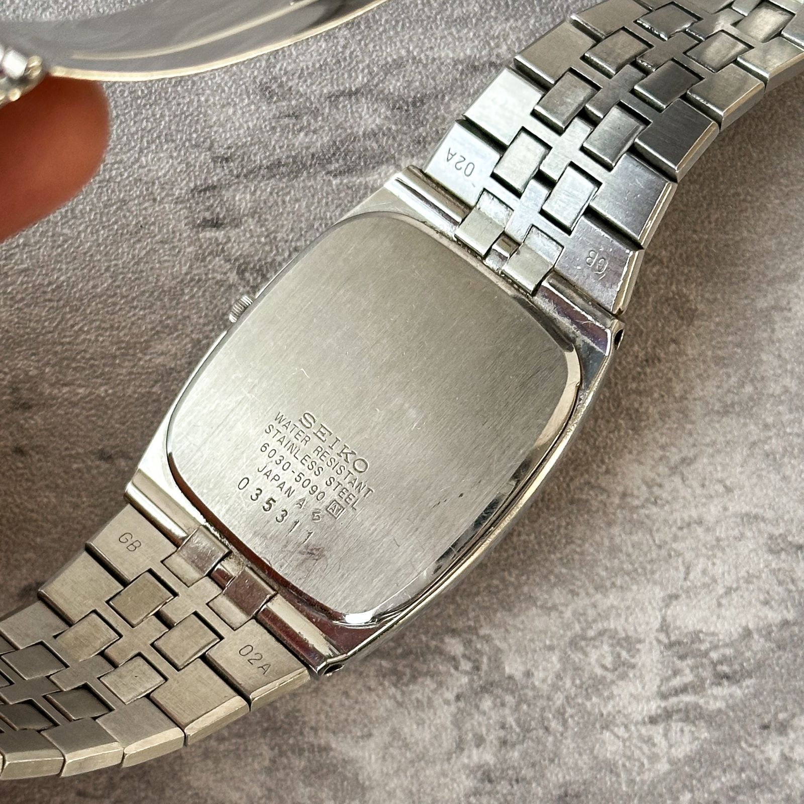 SEIKO クォーツ スクエアケース ローマンインデックス メンズ腕時計