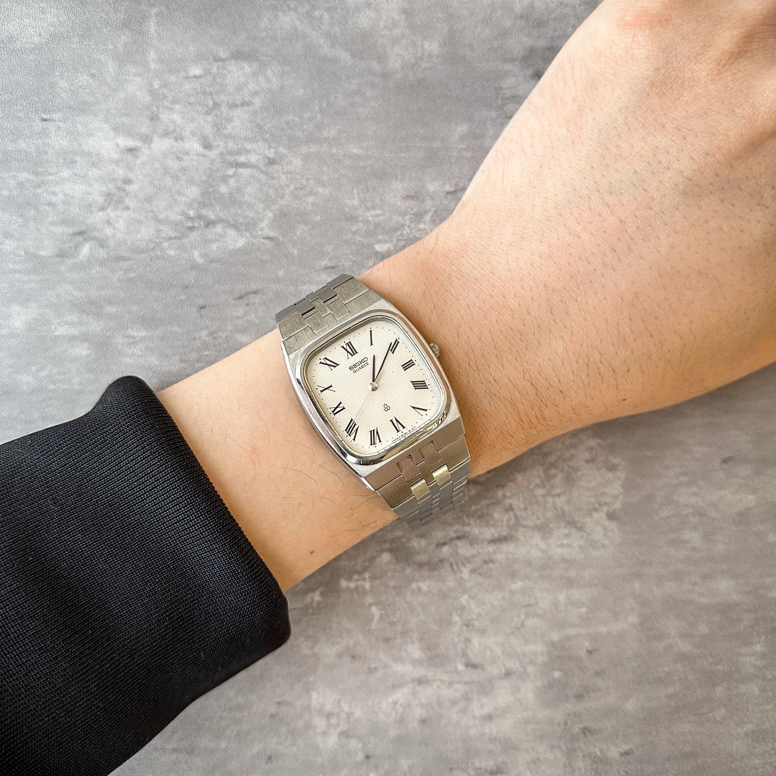 SEIKO クォーツ スクエアケース ローマンインデックス メンズ腕時計