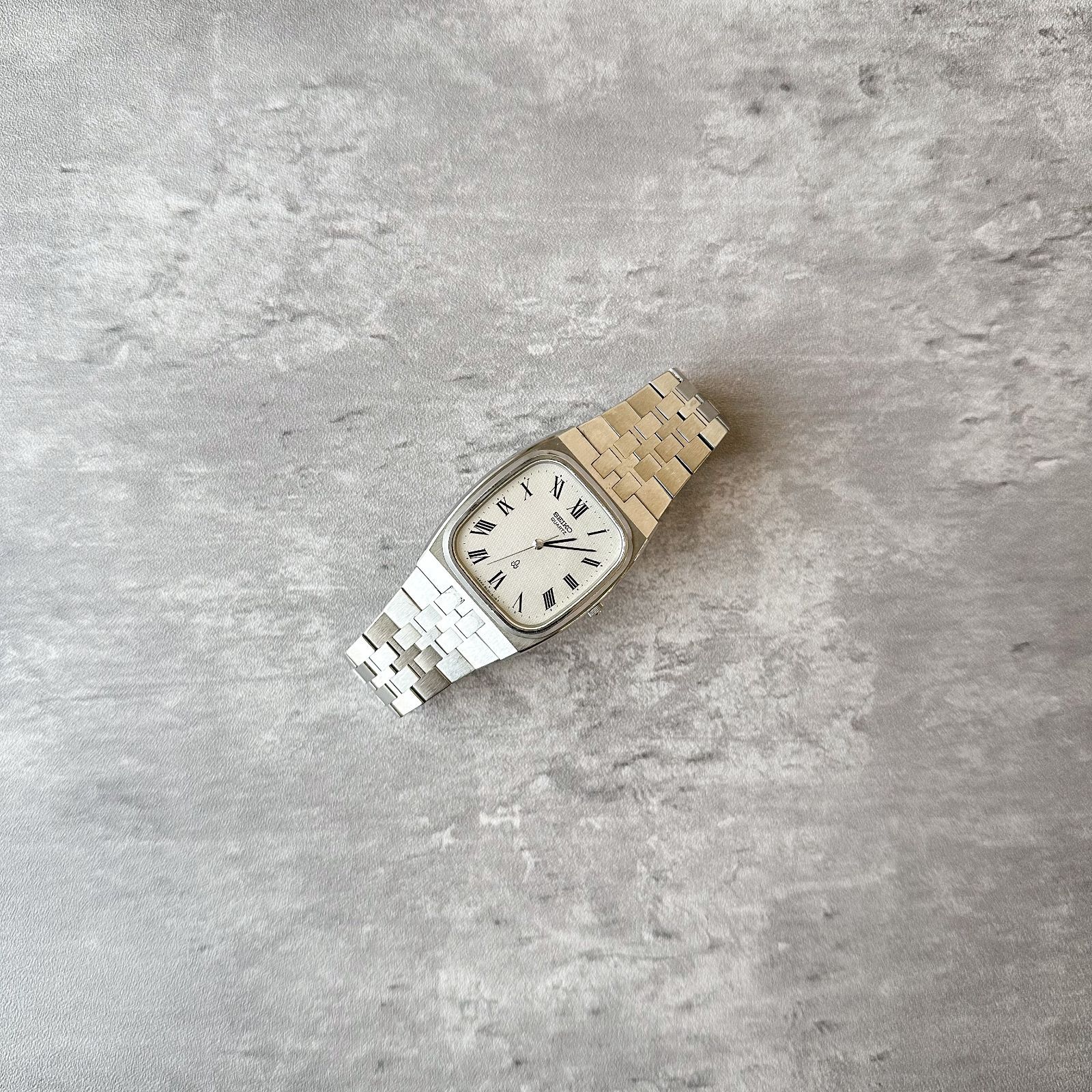 SEIKO クォーツ スクエアケース ローマンインデックス メンズ腕時計