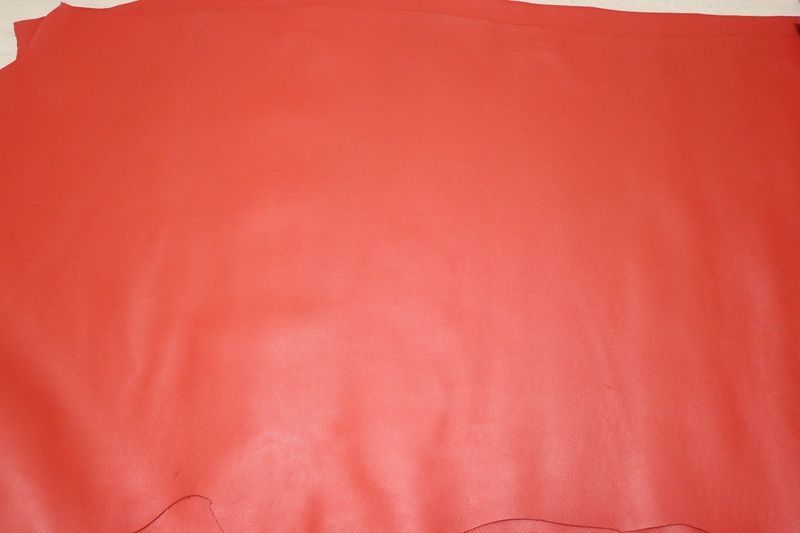 コーラルピンク 200ds クロム革 牛革 国産 レザー シボ型押し はぎれ 一枚革 レザークラフト 革 皮 本革 diy 生地 材料