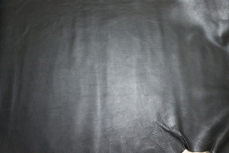 ブラック 295ds クロム革 牛革 国産 レザー シュリンク加工 はぎれ 一枚革 レザークラフト 革 皮 本革 diy 生地 材料