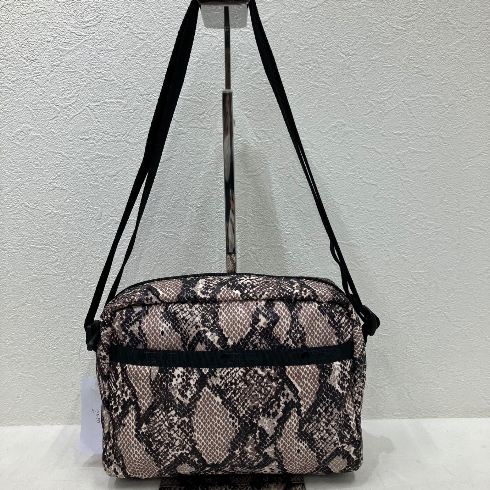 2590 LeSportsac レスポートサック ダニエラクロスボディ ショルダー 