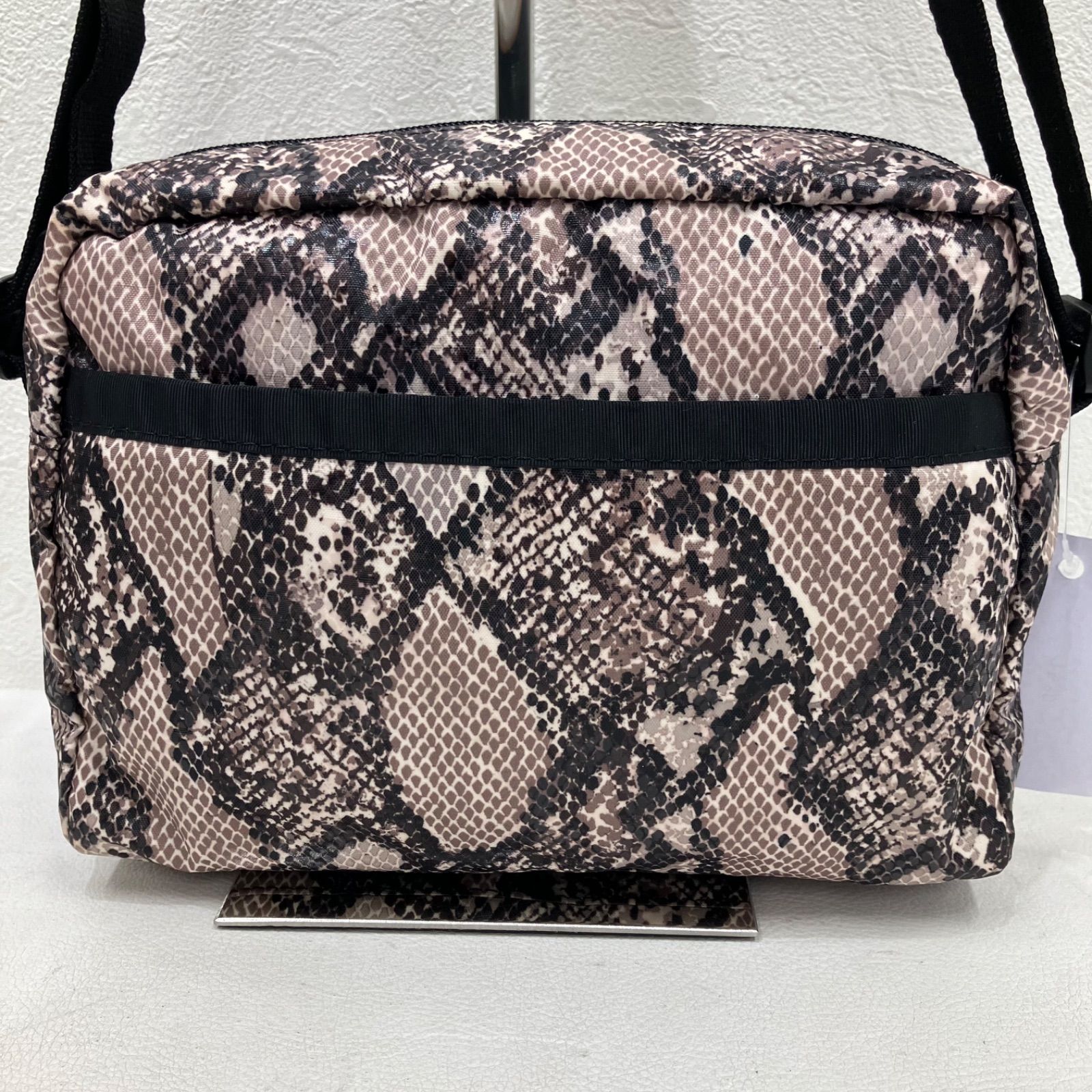 2590 LeSportsac レスポートサック ダニエラクロスボディ ショルダー 