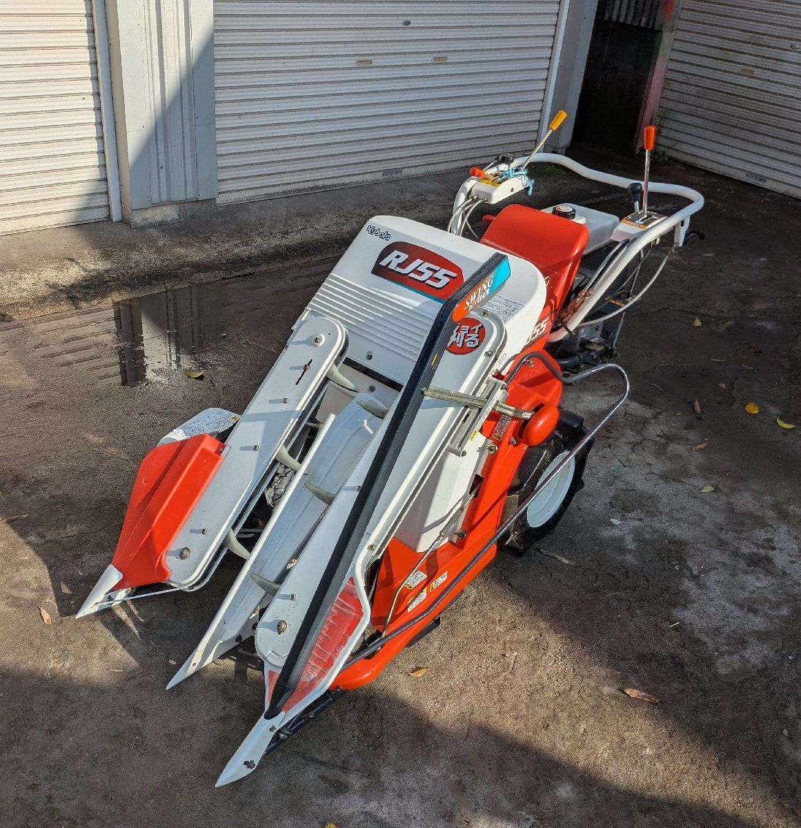 クボタ二条刈りバインダーガソリンエンジンRJ55 タイヤ程度良好 送料