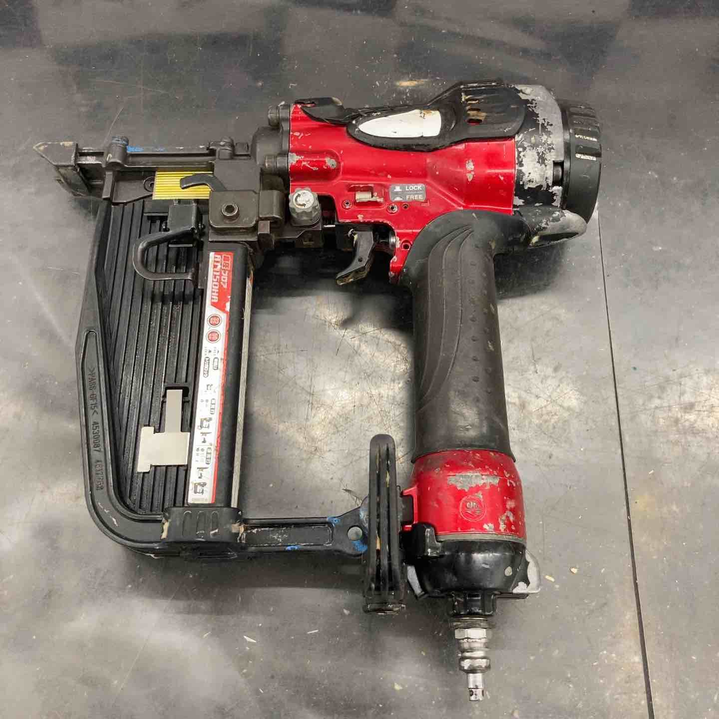 【中古品】マキタ(makita) 高圧フロアタッカ AT1150HA【所沢店】