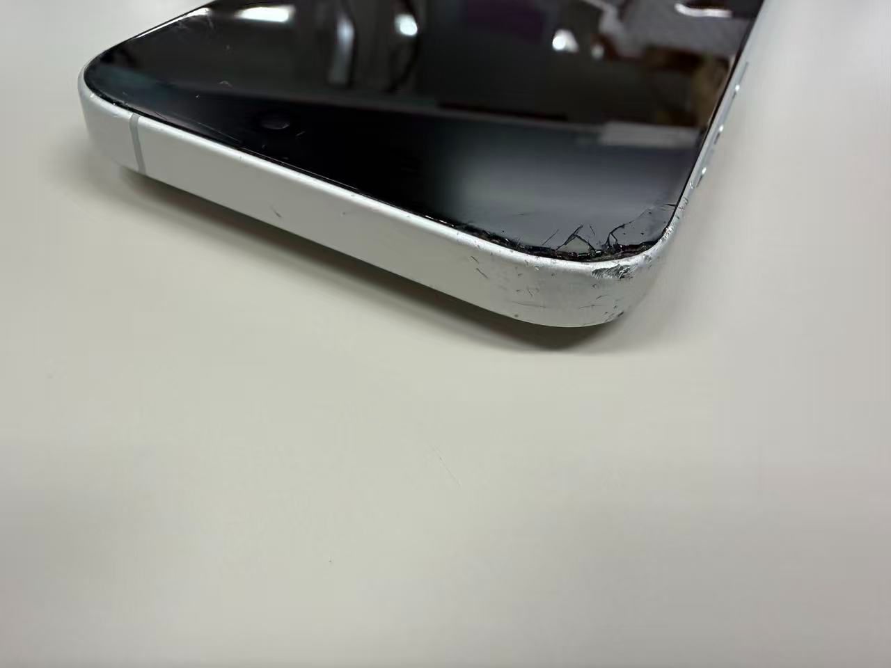 iPhone16 128GB ホワイト ジャンク - メルカリ