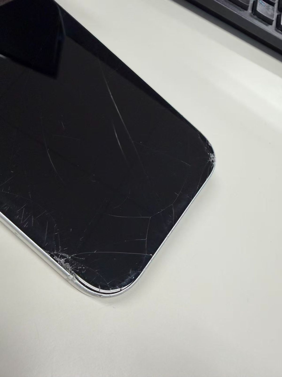 iPhone16 128GB ホワイト ジャンク - メルカリ