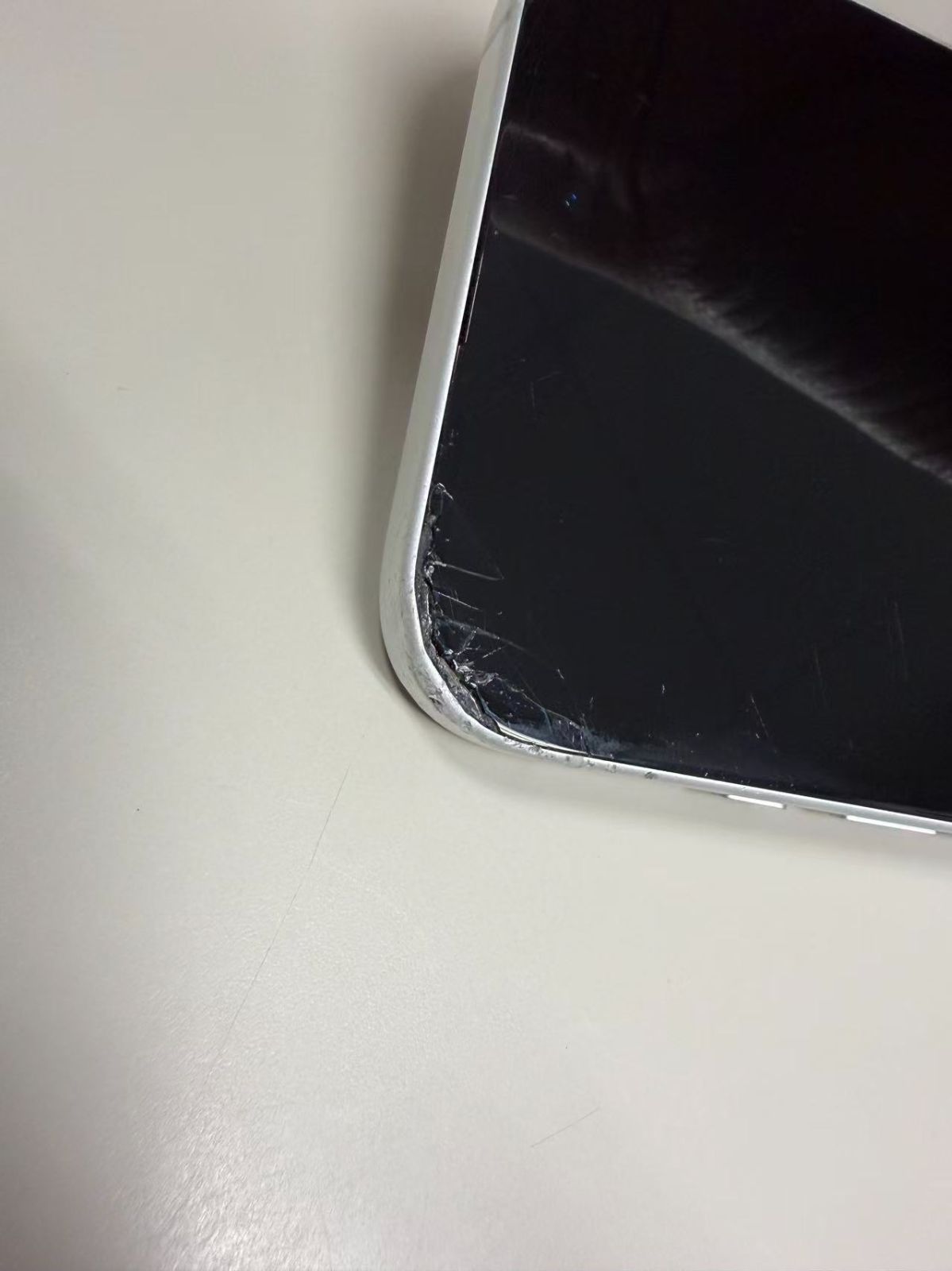 iPhone16 128GB ホワイト ジャンク - メルカリ