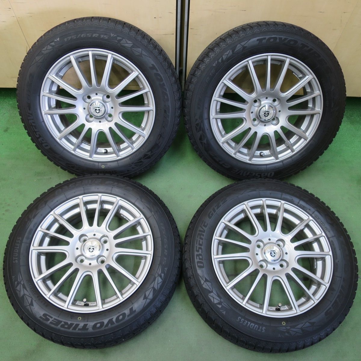送料無料* バリ溝！22年！キレイ！8.5分☆スタッドレス 225/60R17 