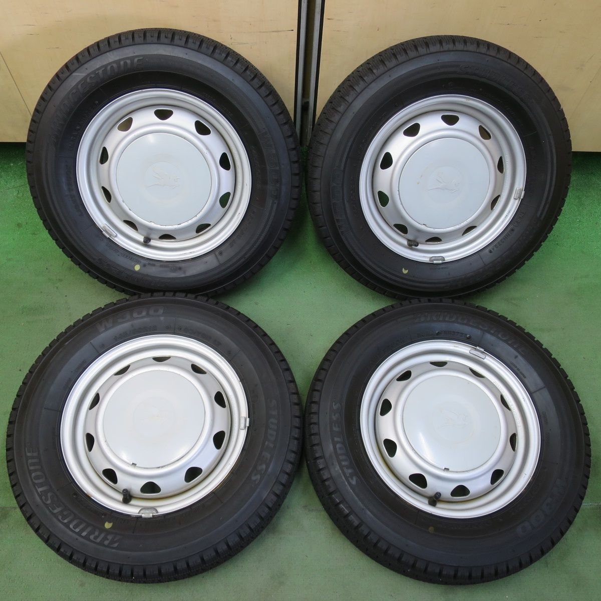 バリ溝！24年！9分★スタッドレス 145/80R12 80/78N ブリヂストン W300 スチール ホイール 12インチ PCD100 110 114.3/4H マルチ★6042010イス 20,860円