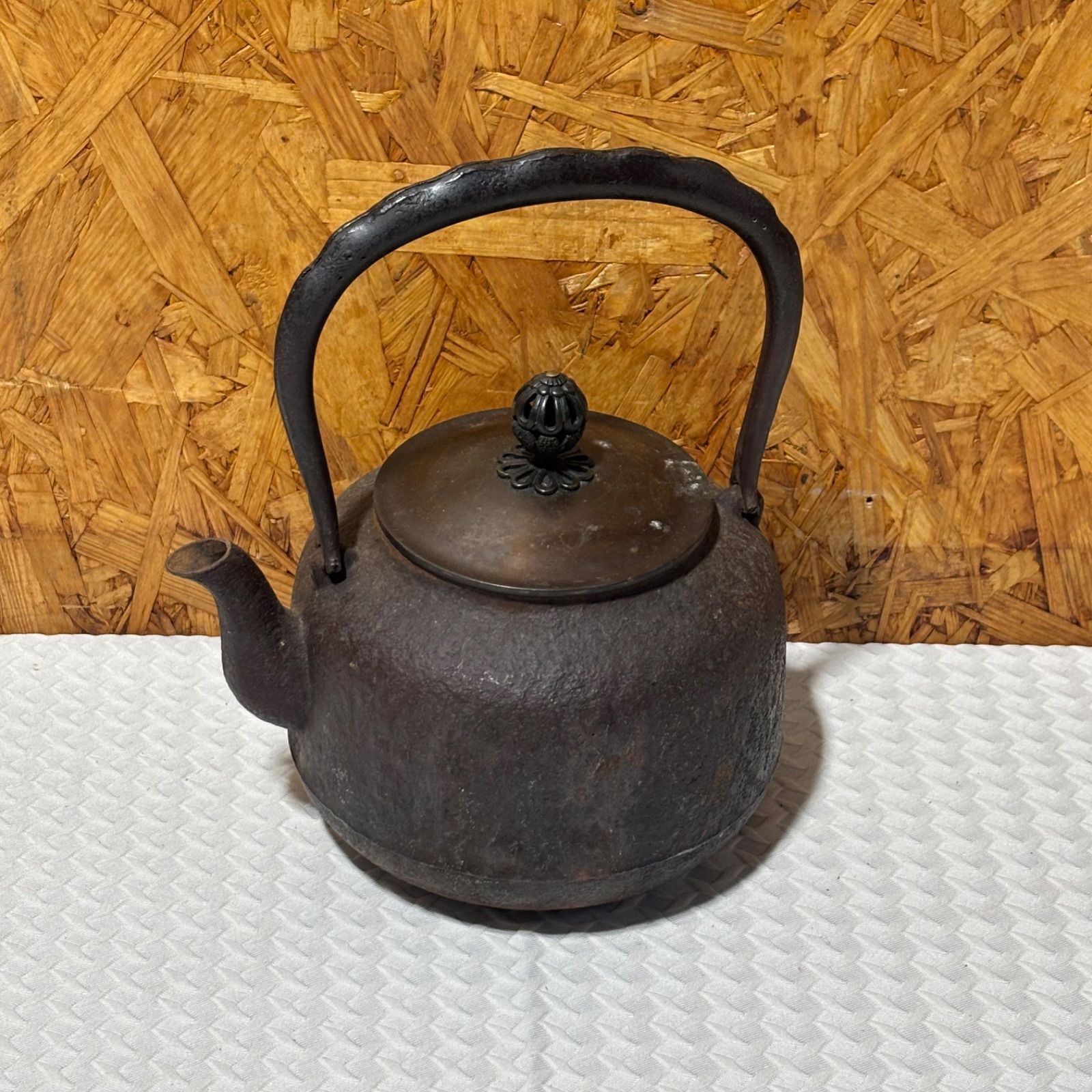 成龍堂鋳造所 斎峰 宝珠アラレ大 及川光正造 南部鉄器 宝珠形 鉄瓶 茶道具 成龍堂鋳造所 斎峰 宝珠アラレ大 及川光正造 南部鉄器 宝珠形 鉄瓶