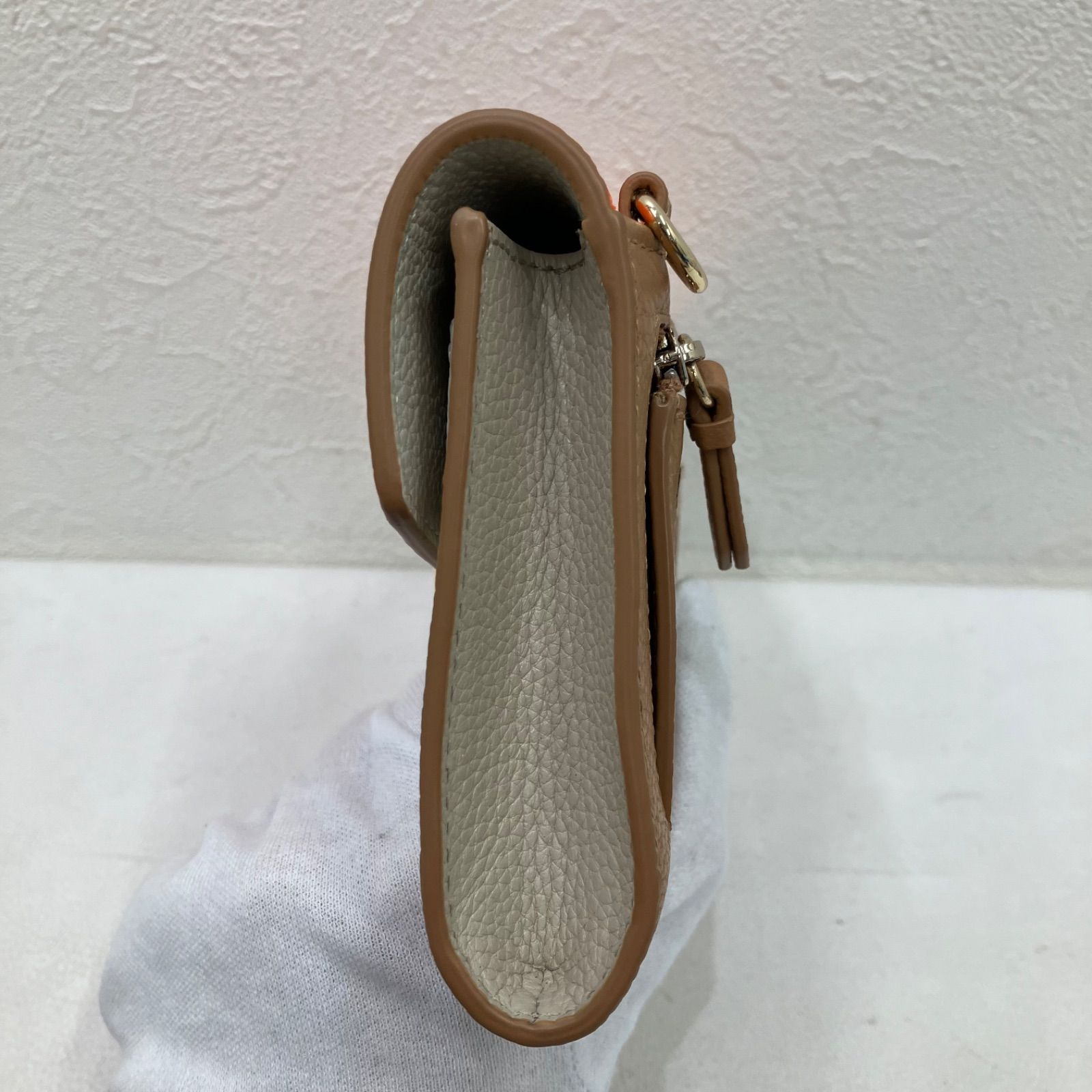 2537 COLE HAAN コールハーン 美品 ターンロックフォンケース チェーン 