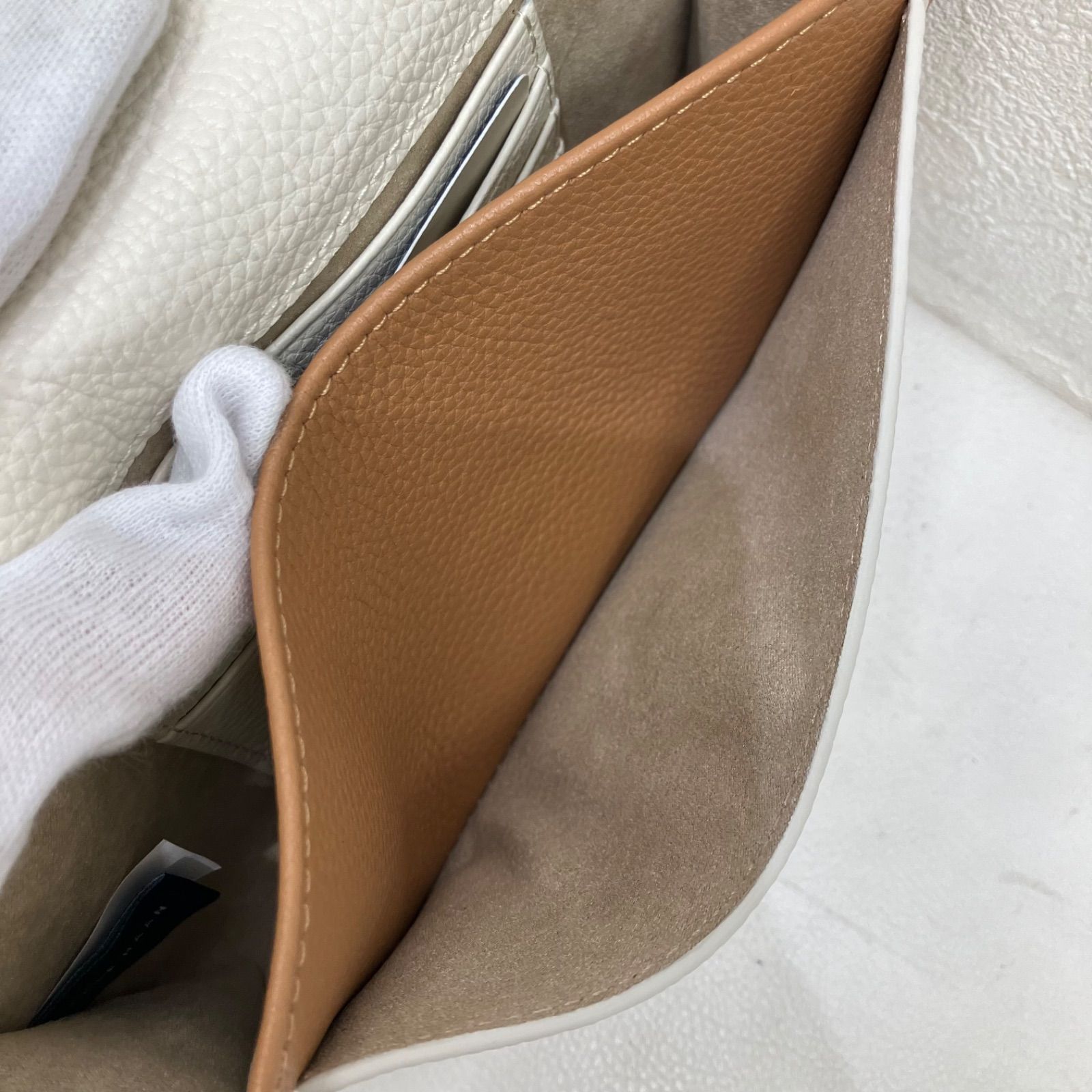 2537 COLE HAAN コールハーン 美品 ターンロックフォンケース チェーン 