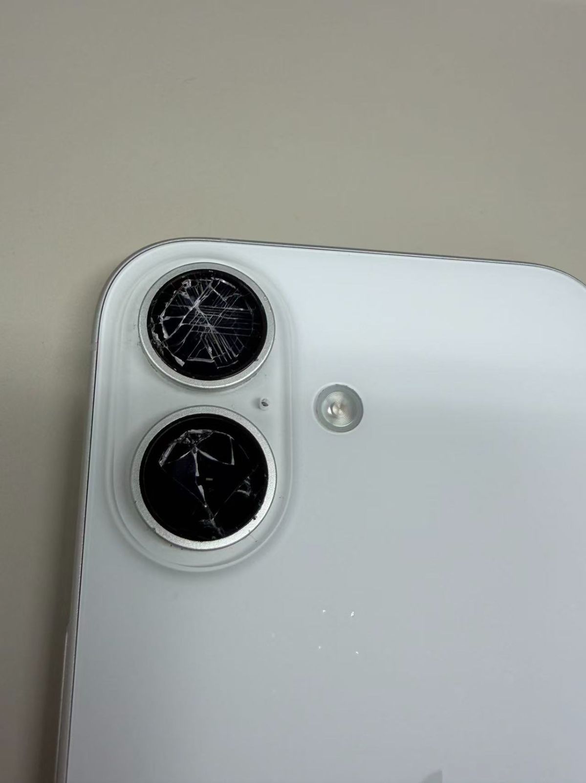 iPhone16 128GB ジャンク品 ホワイト- メルカリ
