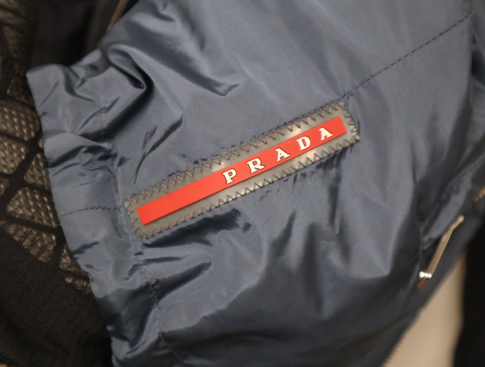 プラダ PRADA SGN525 S181 リバーシブル ウインドブレーカー サイズ44