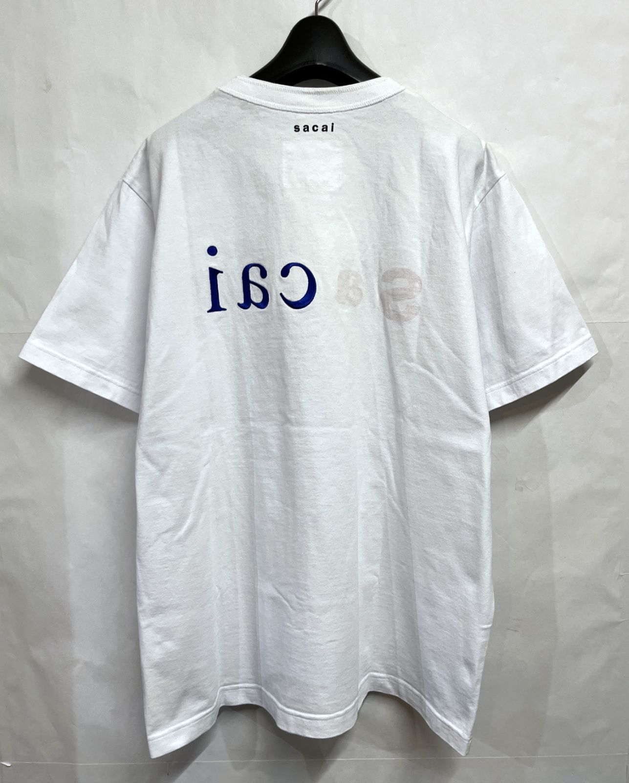 sacai｜サカイ 青山店限定 Sロゴ Tシャツ 23-0671S OTB - メルカリ