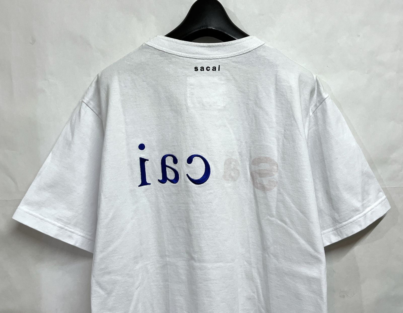 sacai｜サカイ 青山店限定 Sロゴ Tシャツ 23-0671S OTB - メルカリ