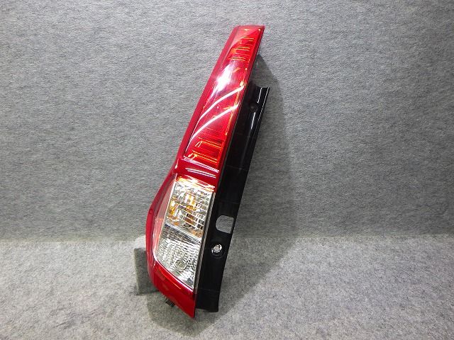 ルーミー 左テール M900A M910A 220-69044 F 81561-B1110 LED玉切れ 