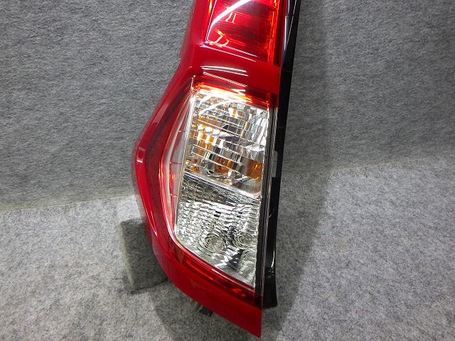 ルーミー 左テール M900A M910A 220-69044 F 81561-B1110 LED玉切れ 