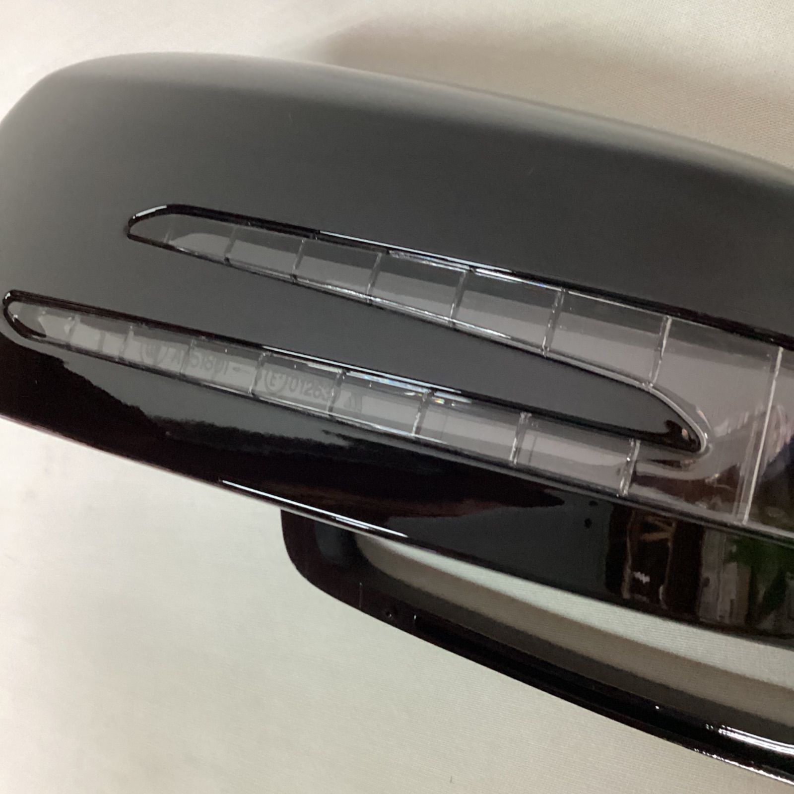 未使用品 メルセデスベンツ 純正 ドアミラーカバー 左右セット 白 