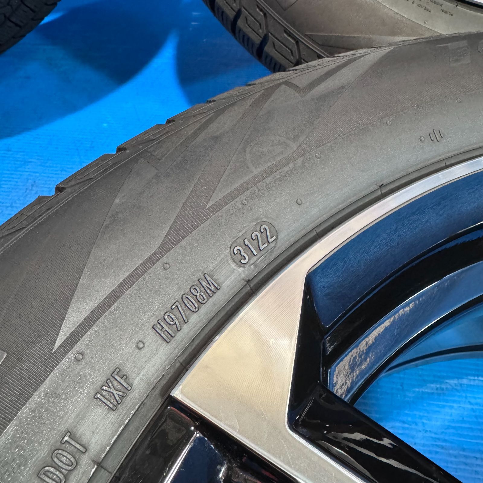 美品】ボルボ V90 クロスカントリー 18インチ ユーロテック ピレリ 235