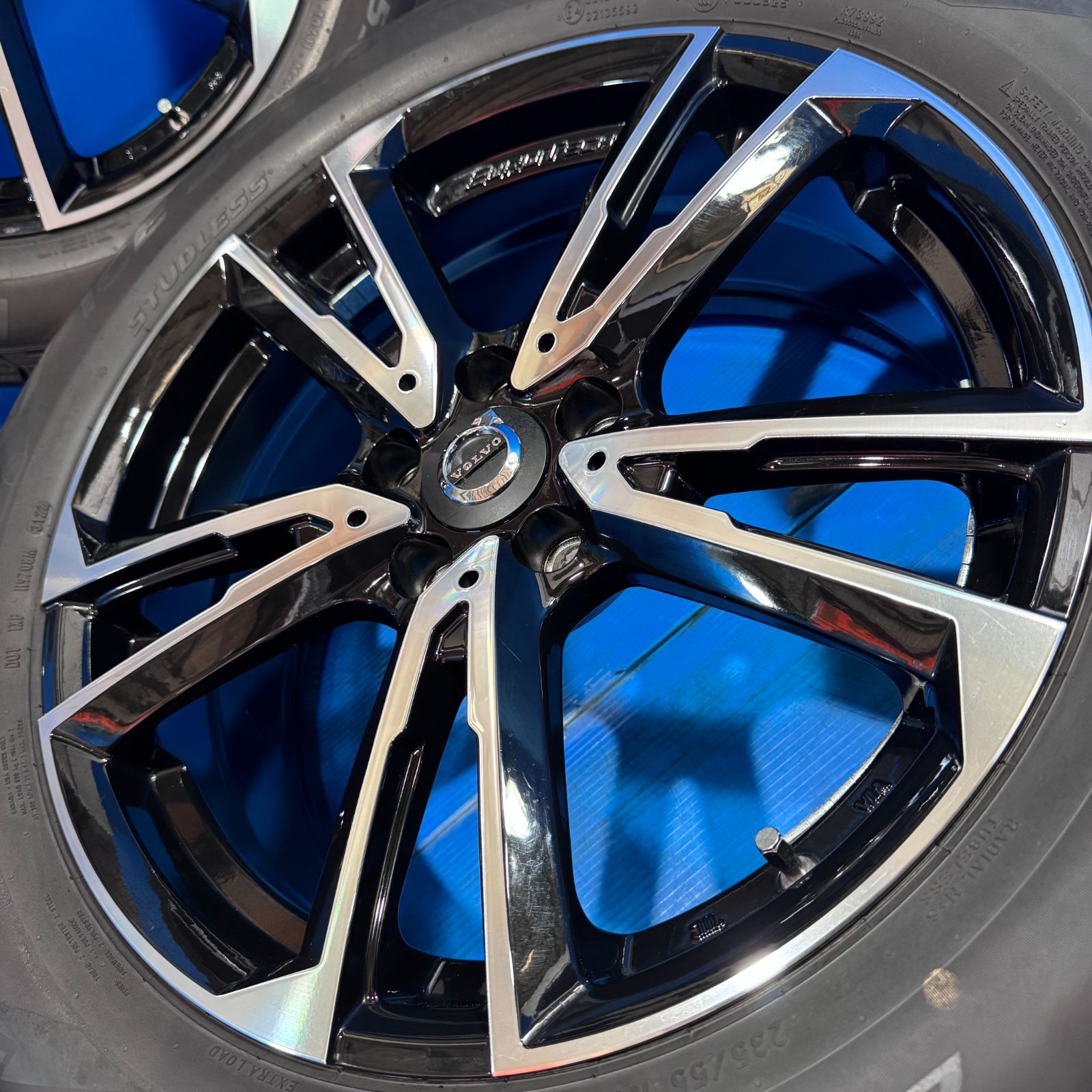 美品】ボルボ V90 クロスカントリー 18インチ ユーロテック ピレリ 235