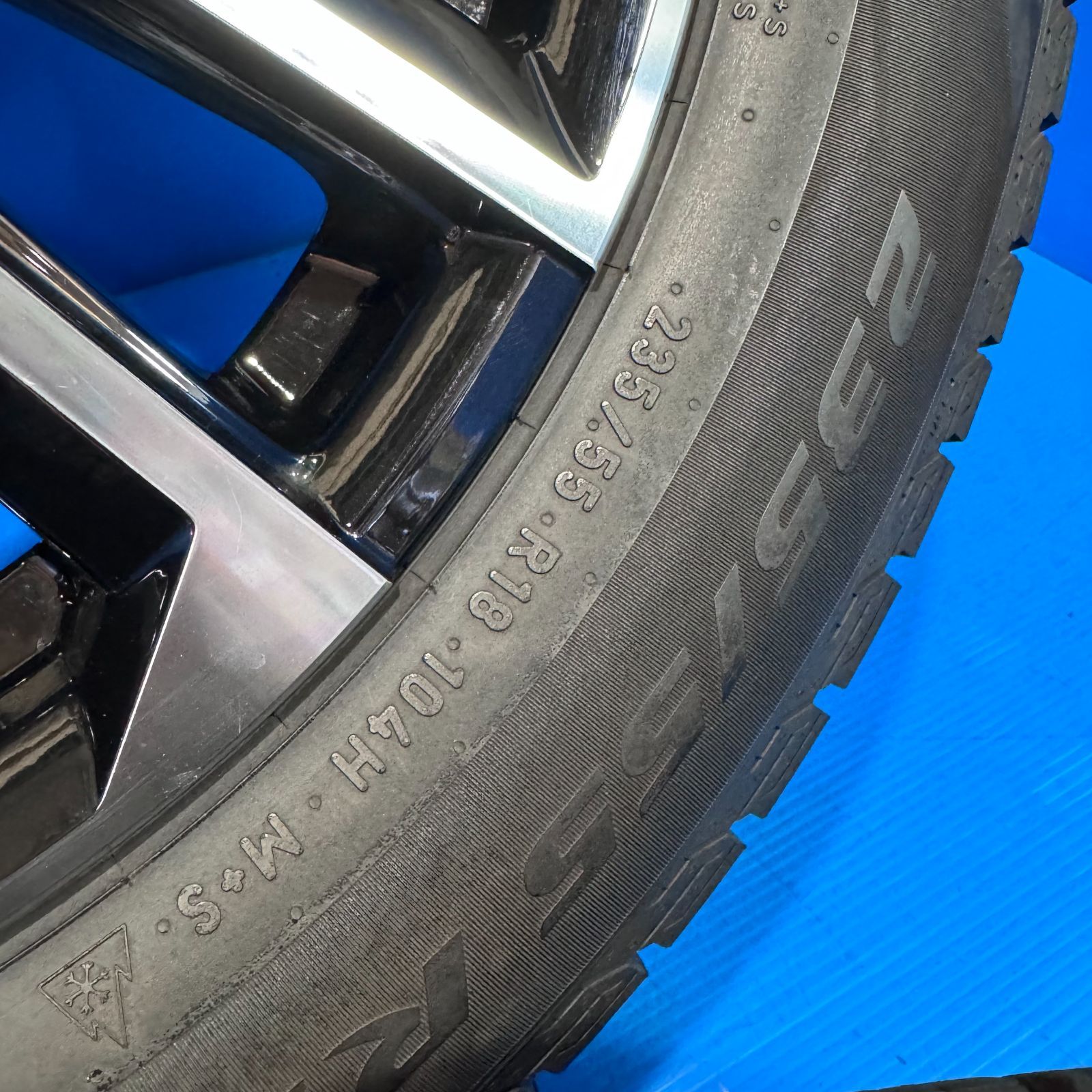 美品】ボルボ V90 クロスカントリー 18インチ ユーロテック ピレリ 235