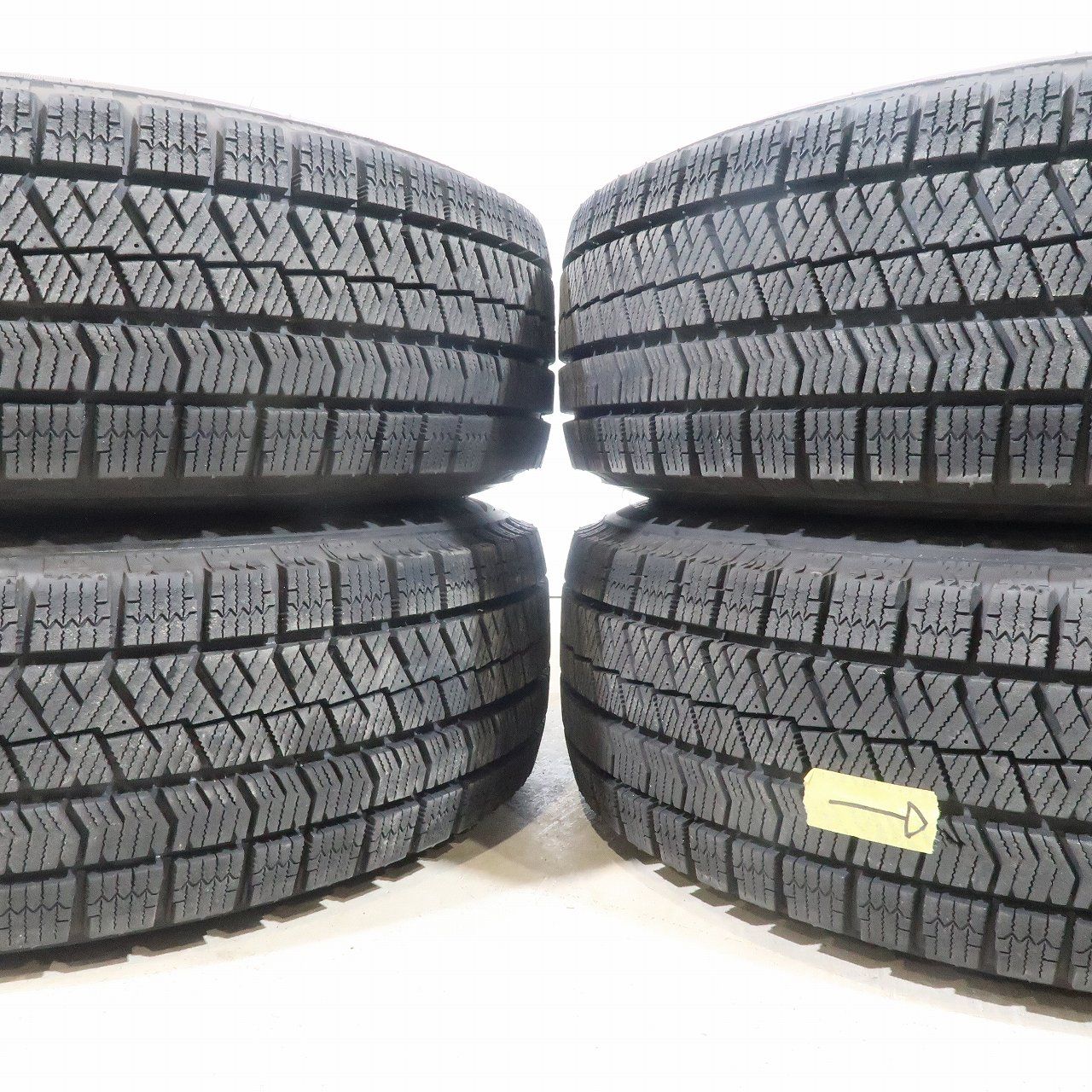 ヤリス アクア ヴィッツ 等に 4本 バルミナ 14インチ 5.5J +39 4H 