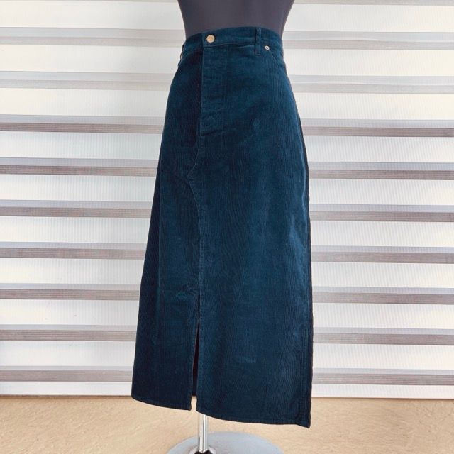 Free shipping. Brand new with tags. JEZEBEL corduroy long skirt, size XL. Women's clothing, navy. / 516651 (In stock)