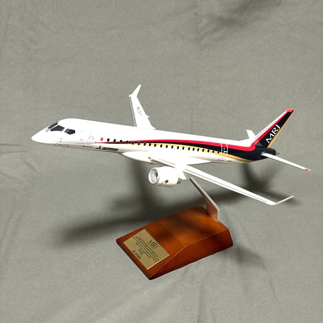 1/100 MRJ90 三菱航空機 飛行試験機初号機 MR11009 初飛行記念 1/100 MRJ90 三菱航空機 飛行試験機初号機 MR11009 初飛行記念 - メルカリ