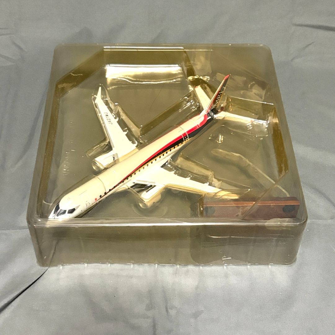 1/100 MRJ90 三菱航空機 飛行試験機初号機 MR11009 初飛行記念 1/100 MRJ90 三菱航空機 飛行試験機初号機 MR11009 初飛行記念 - メルカリ