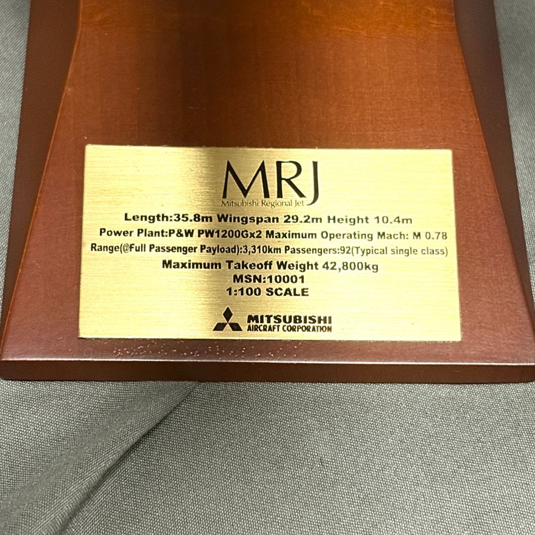 1/100 MRJ90 三菱航空機 飛行試験機初号機 MR11009 初飛行記念 - メルカリ