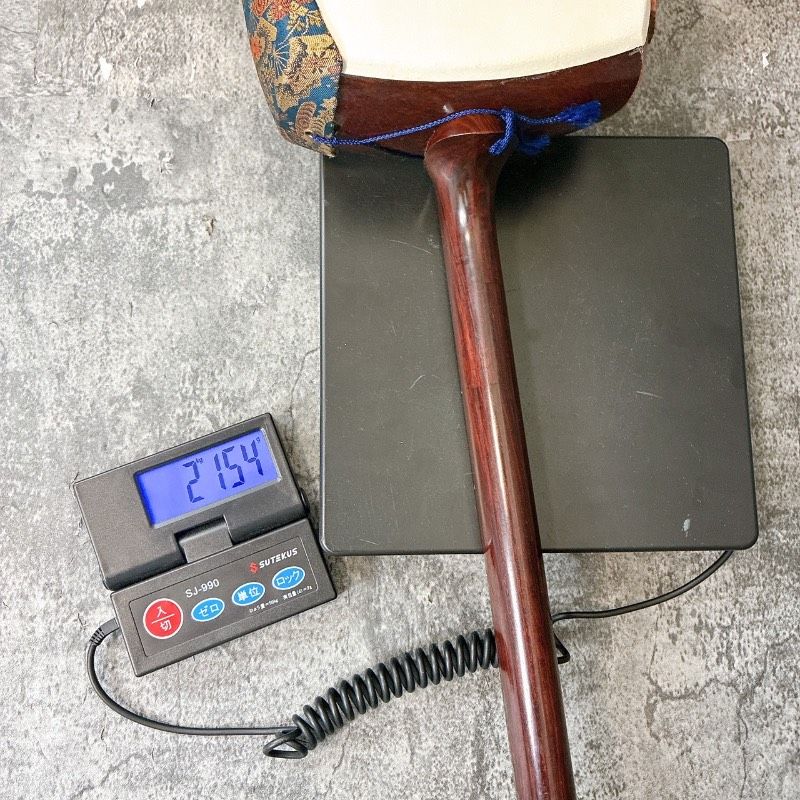 三味線 紅木 中棹 綾杉彫り 東さわり 一本溝 和楽器 高級 三味線 紅木 中棹 2.6cm 子持ち綾杉彫 東さわり 皮破れ 本体重量