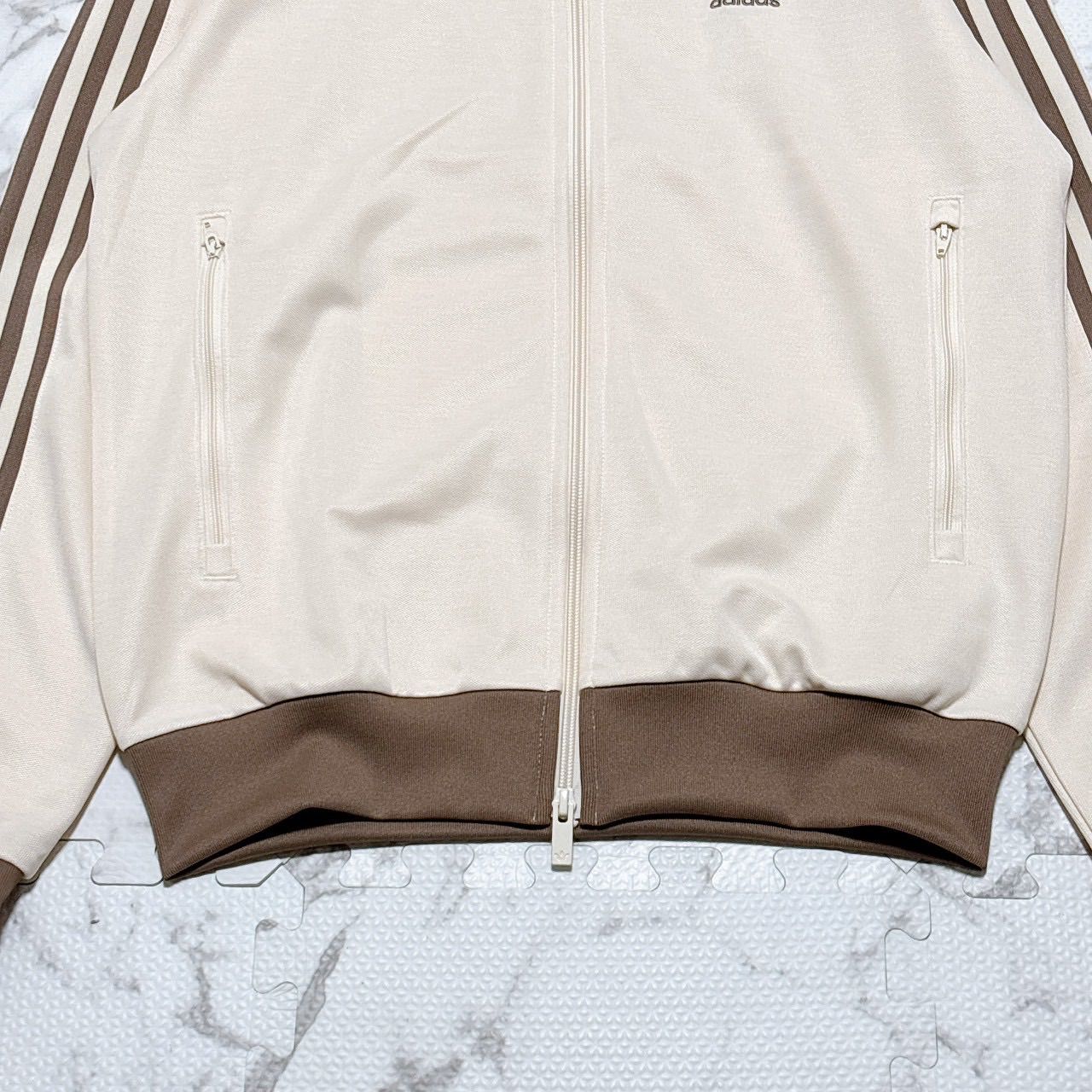 adidas モカブラウン クラシック TT L JP2522 新品タグ付き adidas モカブラウン クラシック TT L JP2522 - メルカリ