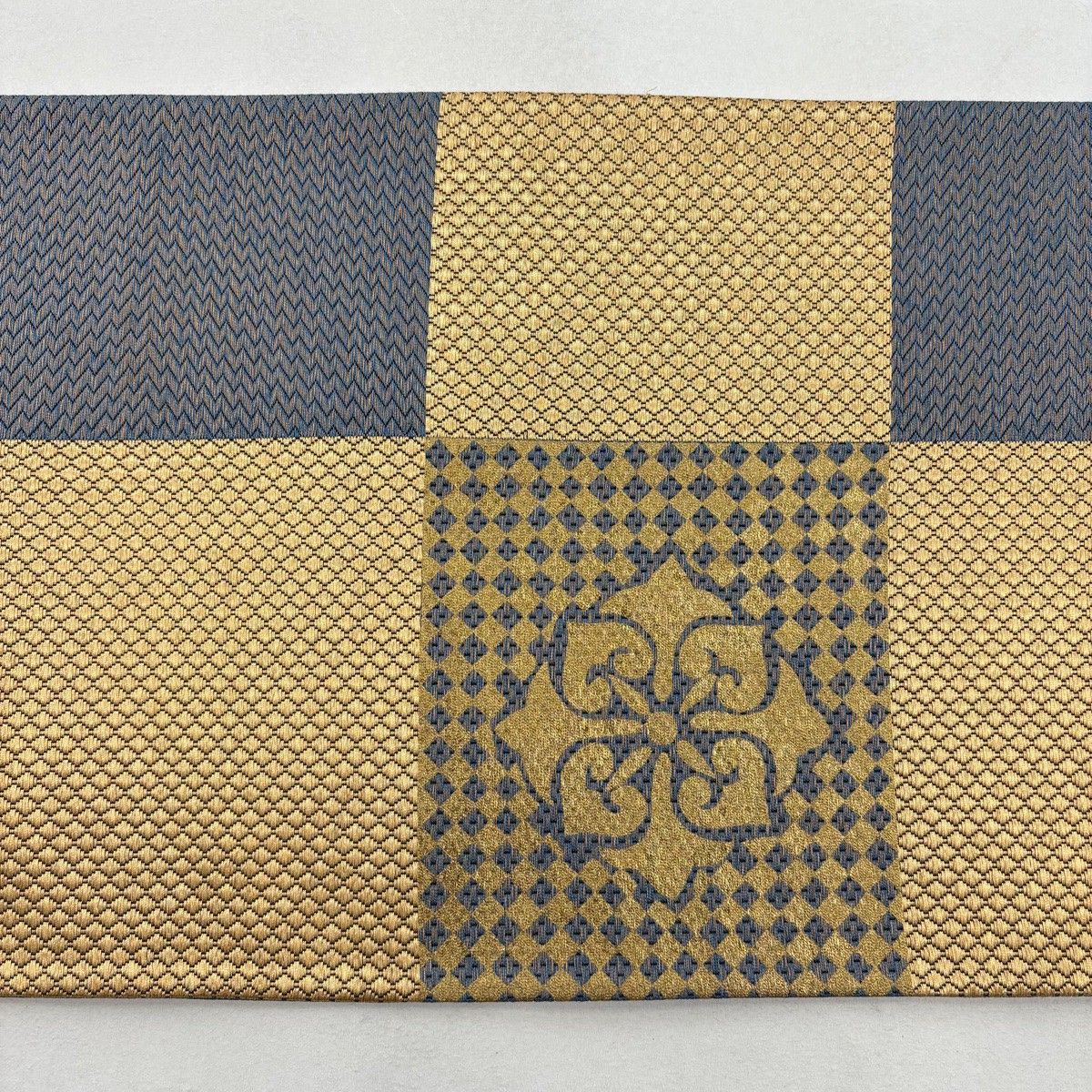 袋帯 秀品 花 変わり市松 金糸 金彩 薄茶色 全通 正絹 【中古】 - メルカリ