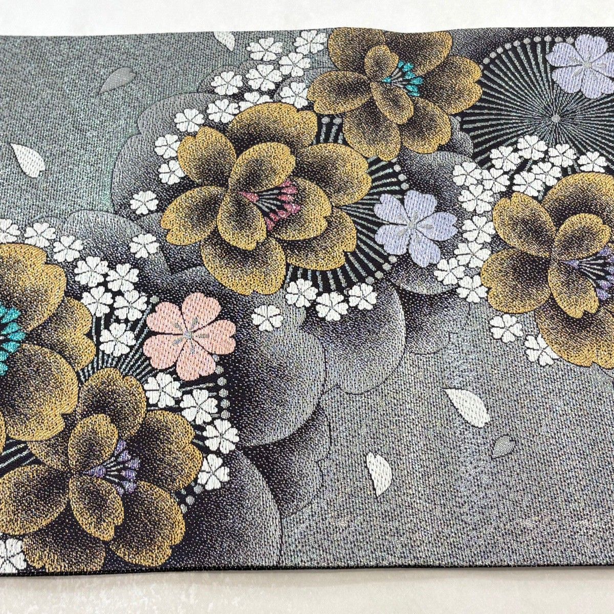 夏目　No.2521 正絹桜の花びら市松箔袋帯　美品 美品】 袋帯 秀品 振袖向き 桜 花びら 銀色 六通 正絹 【中古】 - メルカリ