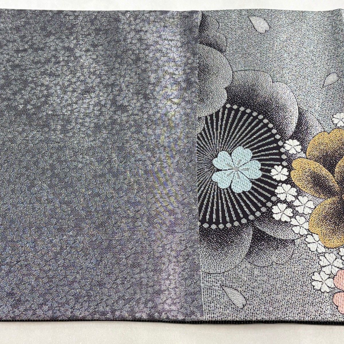 美品】 袋帯 秀品 振袖向き 桜 花びら 銀色 六通 正絹 【中古】 - メルカリ