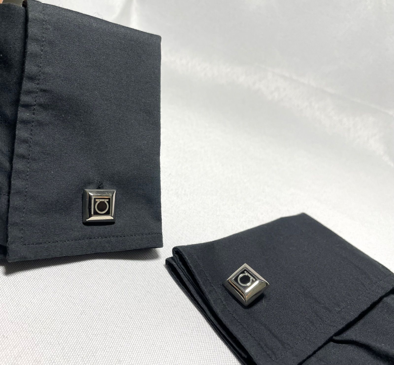 希少 Salvatore Ferragamo サルヴァトーレフェラガモ ガンチーニロゴ