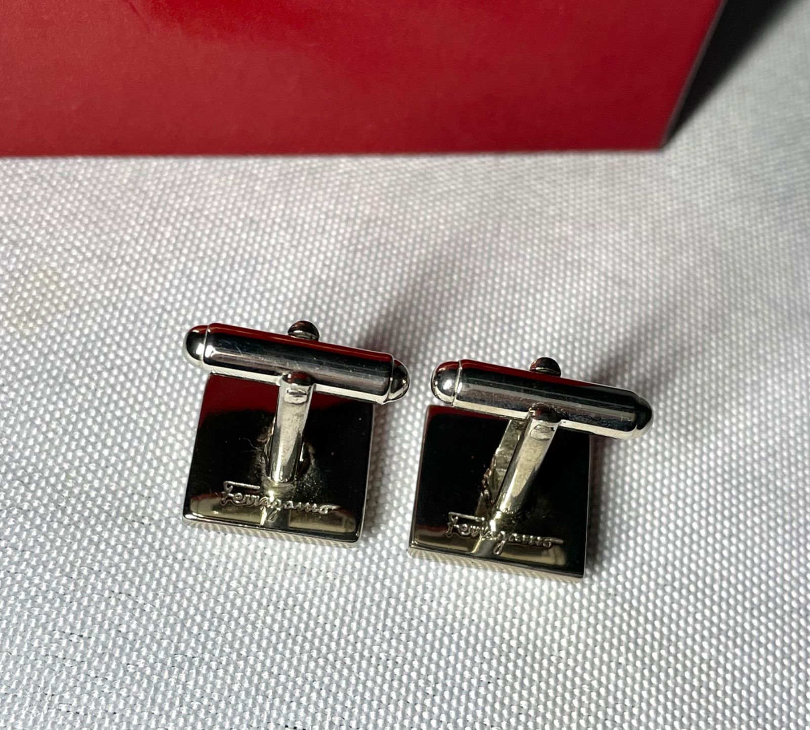 希少 Salvatore Ferragamo サルヴァトーレフェラガモ ガンチーニロゴ