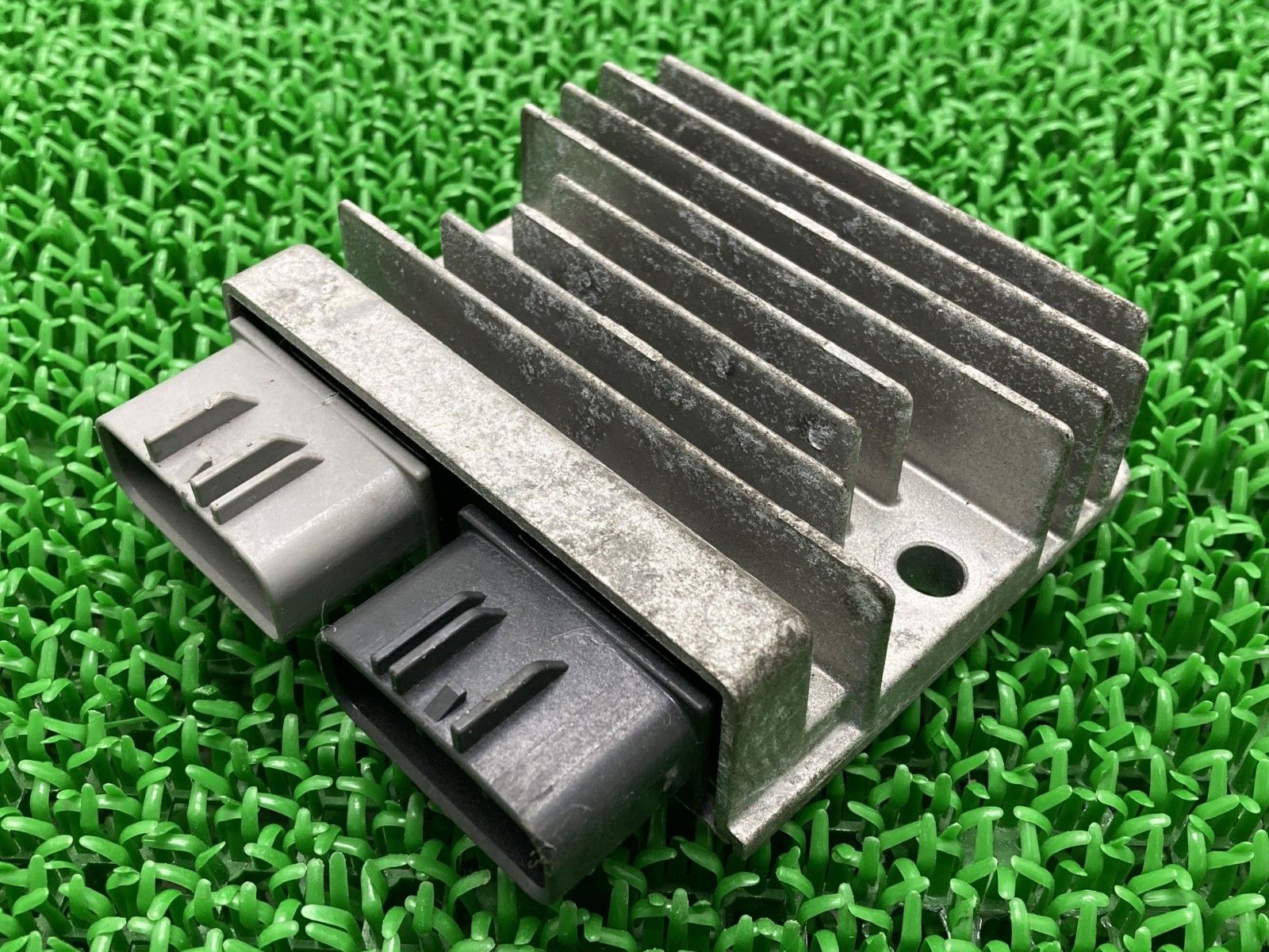 GB350 レギュレター ホンダ 純正 中古 バイク 部品 NC59 GB350S レギュレーター レクチファイア 機能的問題なし 車検 Genuine bK GB350 レギュレター ホンダ 純正 中古 バイク 部品 NC59 GB350S
