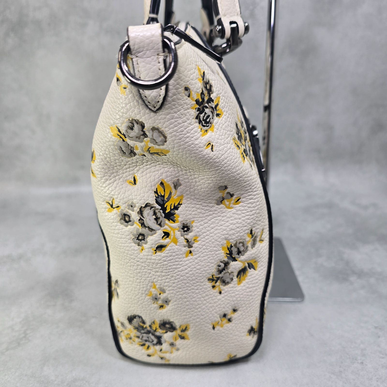 原油高対策 美品 coach ショルダーバッグ プレーリー フローラル